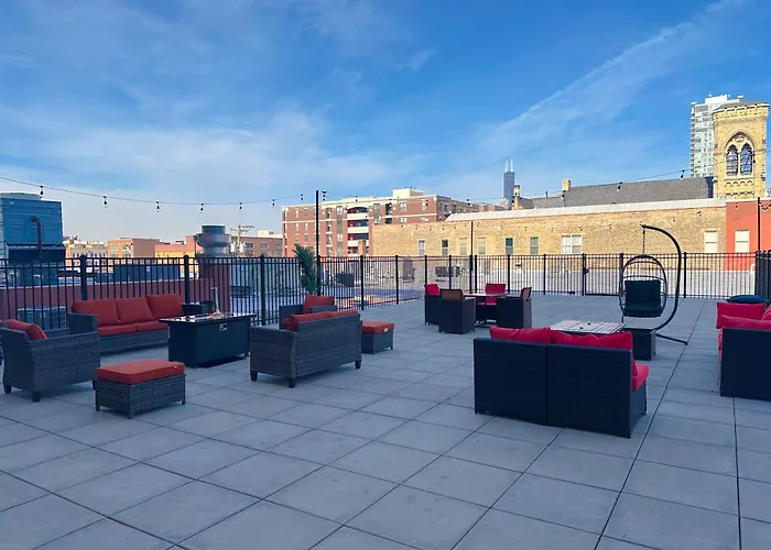 Group-friendly 5br Sleeps 12 With Billiards, Optional Parking And Gym Access Near Mccormick Place And Soldier Field * Chicago