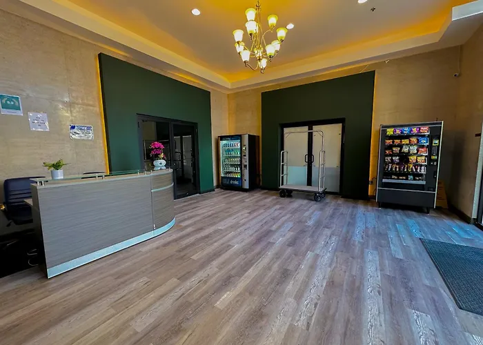 Group-friendly 5br Sleeps 12 With Billiards, Optional Parking And Gym Access Near Mccormick Place And Soldier Field