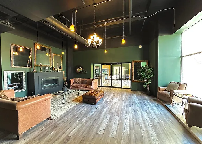Group-friendly 5br Sleeps 12 With Billiards, Optional Parking And Gym Access Near Mccormick Place And Soldier Field Chicago