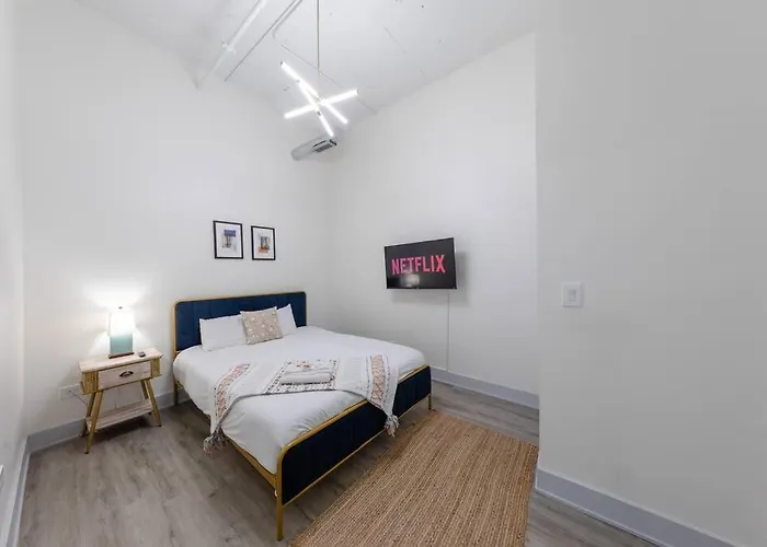 Group-friendly 5br Sleeps 12 With Billiards, Optional Parking And Gym Access Near Mccormick Place And Soldier Field Apartamento