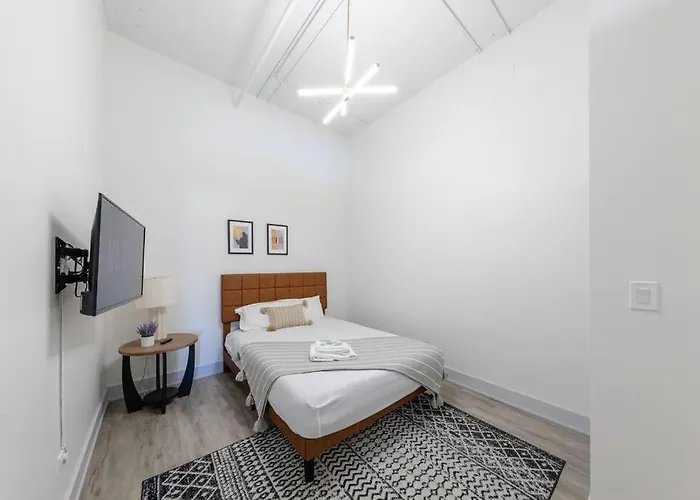 Group-friendly 5br Sleeps 12 With Billiards, Optional Parking And Gym Access Near Mccormick Place And Soldier Field Apartamento *