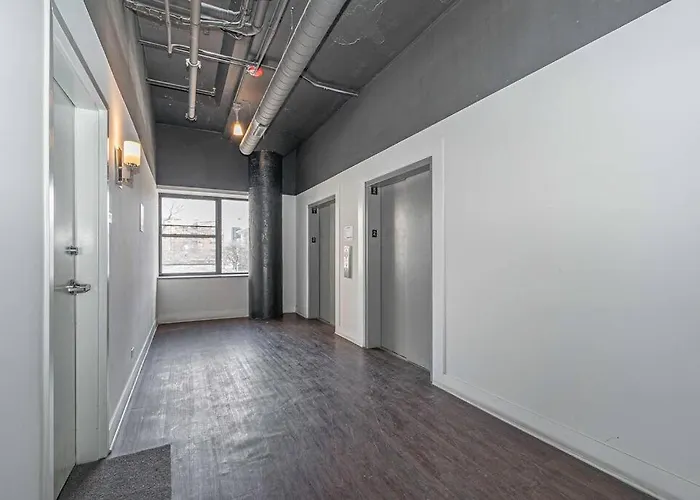 Group-friendly 5br Sleeps 12 With Billiards, Optional Parking And Gym Access Near Mccormick Place And Soldier Field *