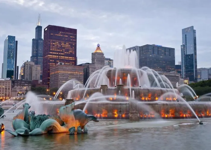 Group-friendly 5br Sleeps 12 With Billiards, Optional Parking And Gym Access Near Mccormick Place And Soldier Field * Chicago