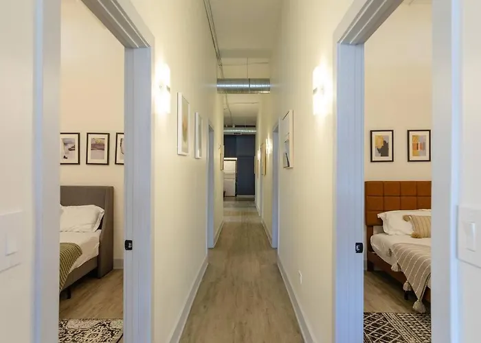 Group-friendly 5br Sleeps 12 With Billiards, Optional Parking And Gym Access Near Mccormick Place And Soldier Field * Chicago