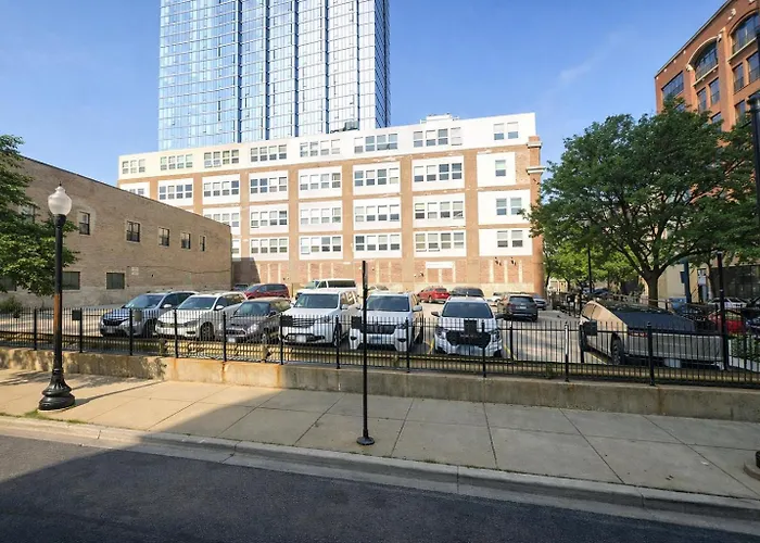 Group-friendly 5br Sleeps 12 With Billiards, Optional Parking And Gym Access Near Mccormick Place And Soldier Field Apartamento *
